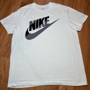 Nike White Tee Size Large Short Sleeve